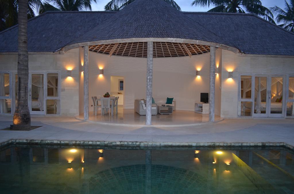 Sunset Palms Resort Gili Trawangan Buitenkant foto