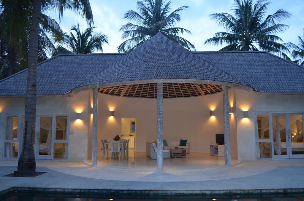 Sunset Palms Resort Gili Trawangan Buitenkant foto