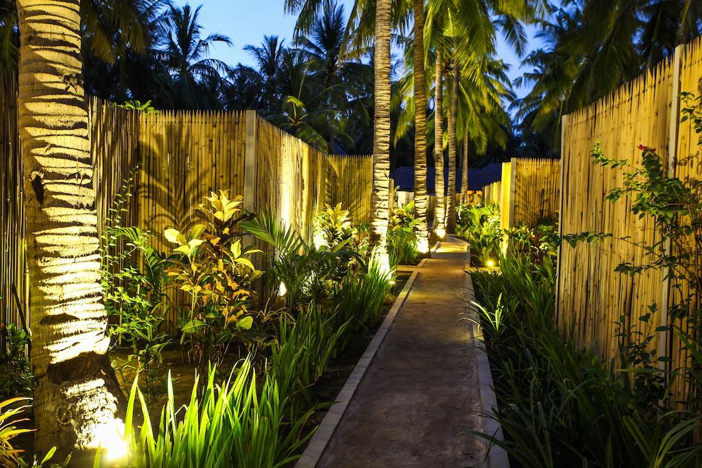 Sunset Palms Resort Gili Trawangan Buitenkant foto