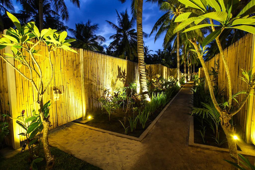 Sunset Palms Resort Gili Trawangan Buitenkant foto