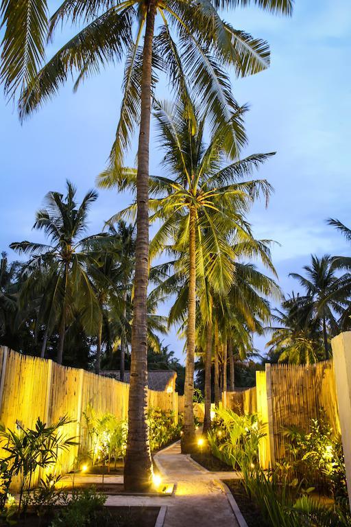 Sunset Palms Resort Gili Trawangan Buitenkant foto