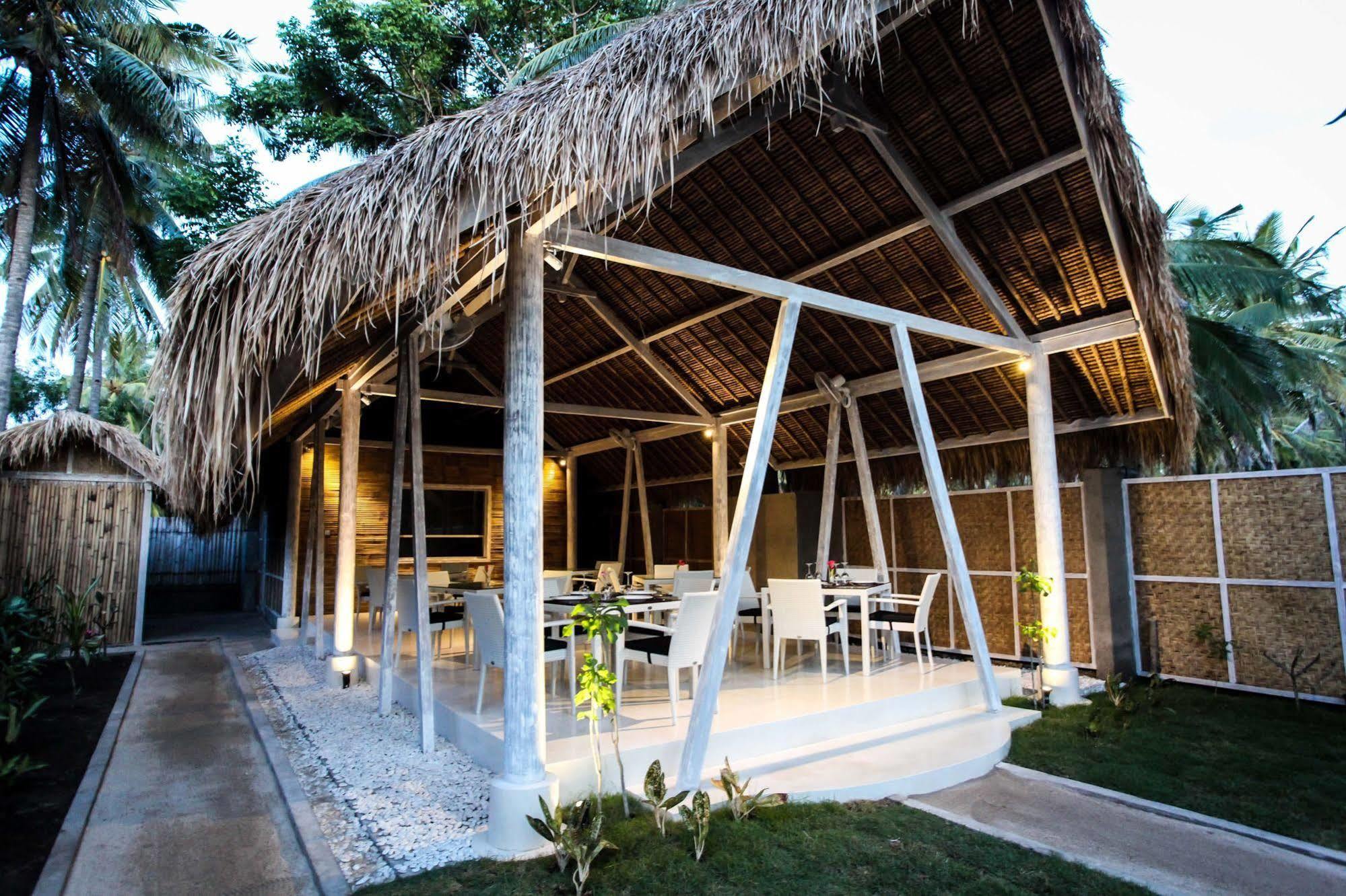 Sunset Palms Resort Gili Trawangan Buitenkant foto