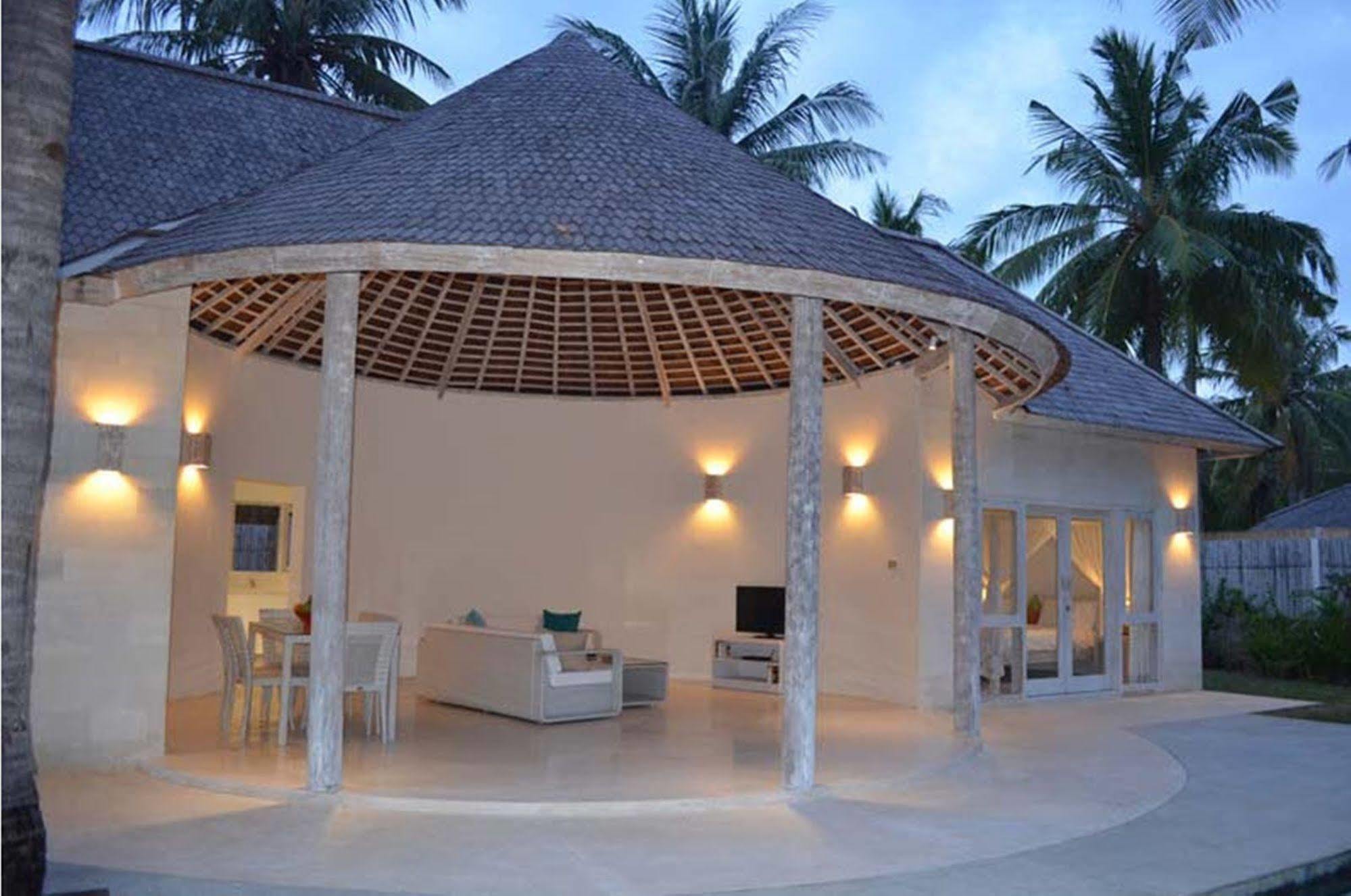 Sunset Palms Resort Gili Trawangan Buitenkant foto