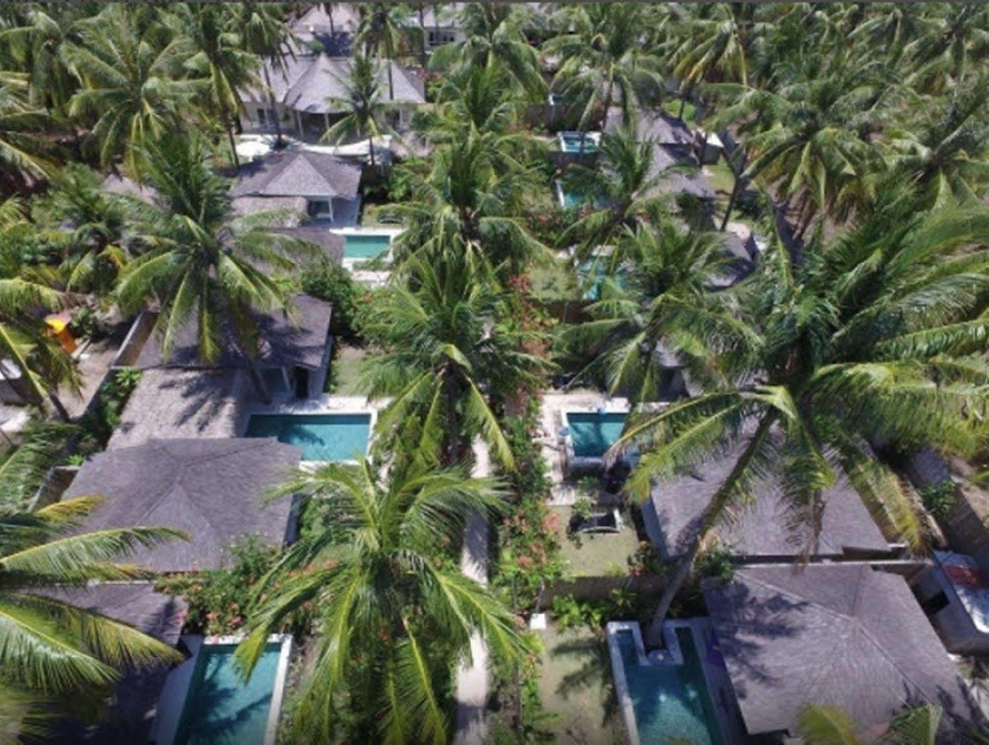 Sunset Palms Resort Gili Trawangan Buitenkant foto