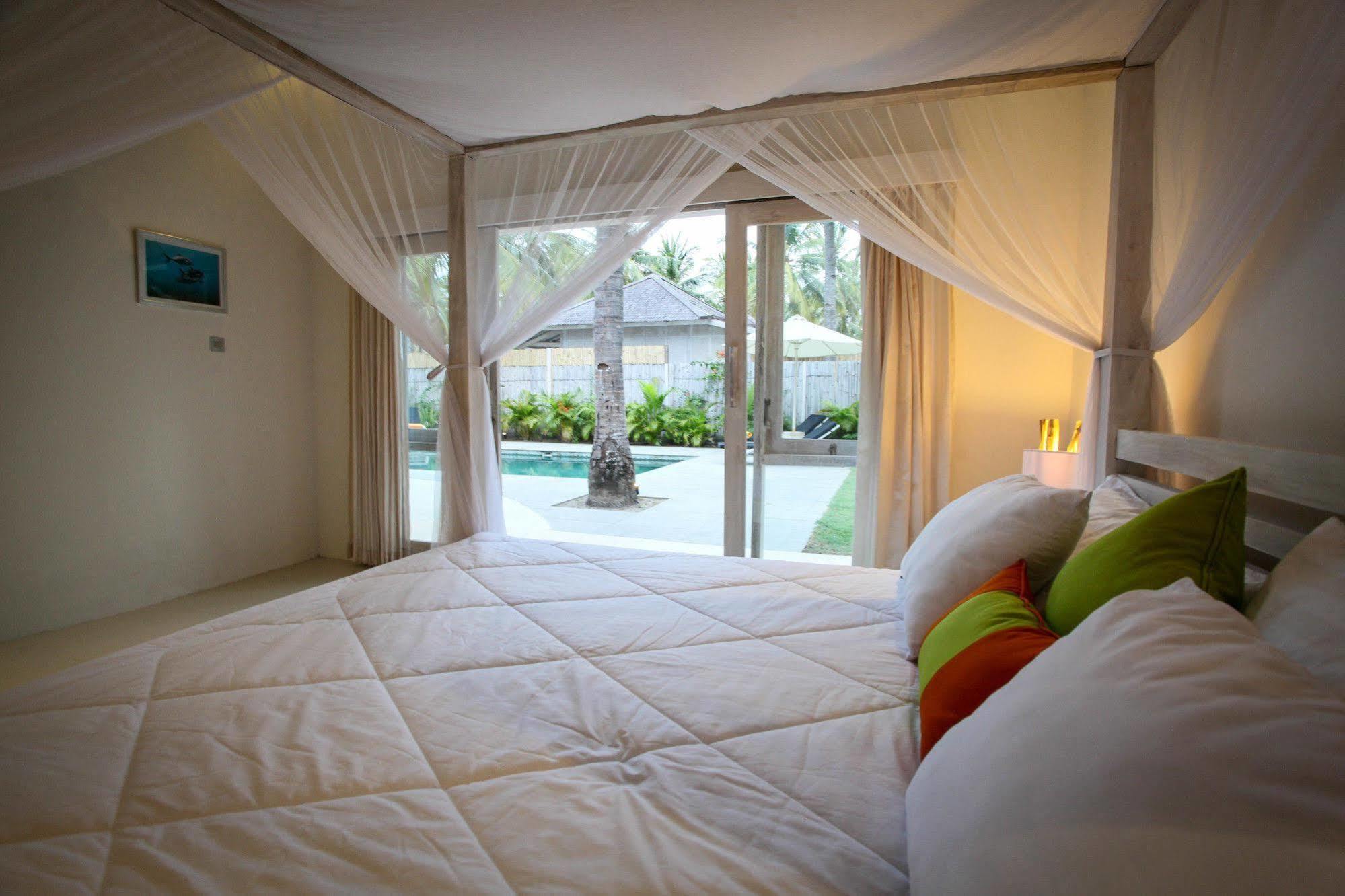 Sunset Palms Resort Gili Trawangan Buitenkant foto