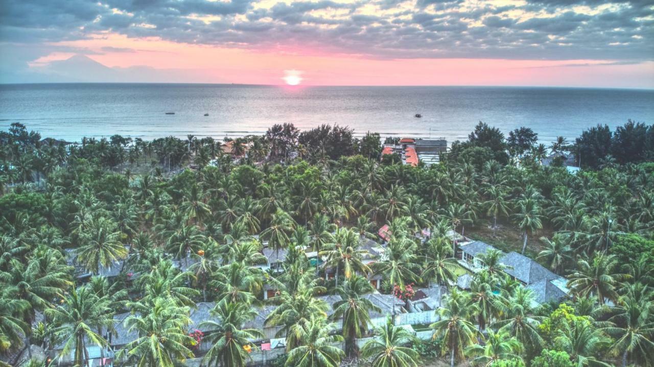 Sunset Palms Resort Gili Trawangan Buitenkant foto