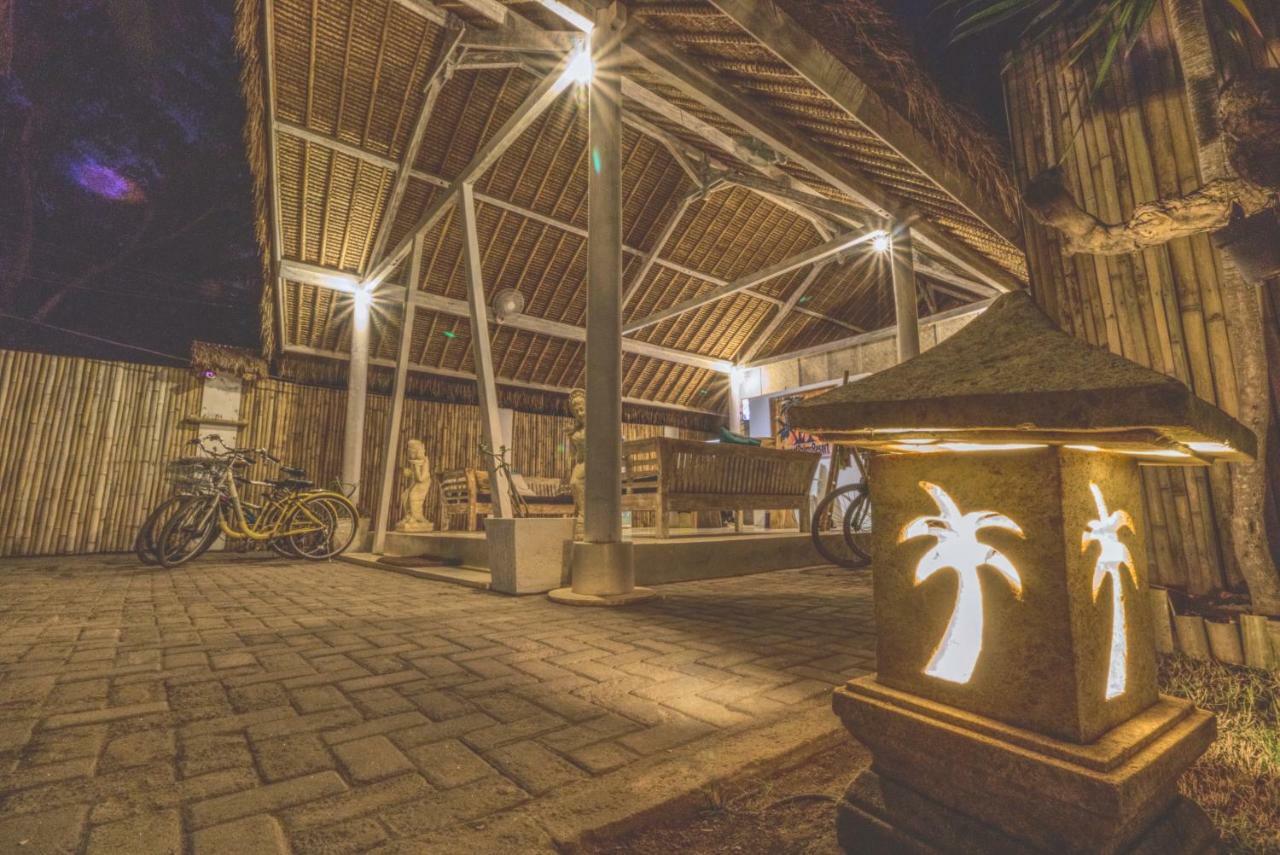 Sunset Palms Resort Gili Trawangan Buitenkant foto
